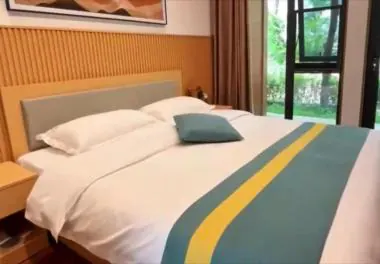 Mulangu wooden house B&B — view 6
